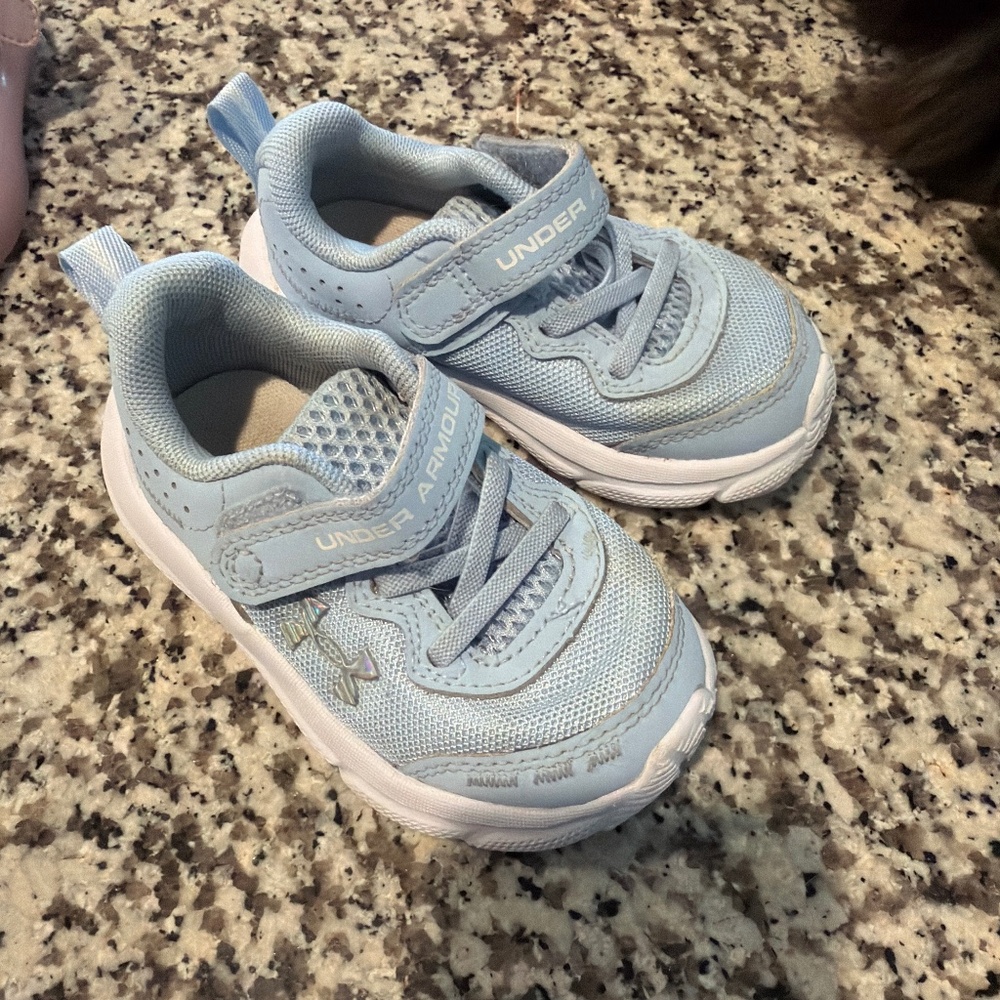 Toddler size 6k under armour shoes